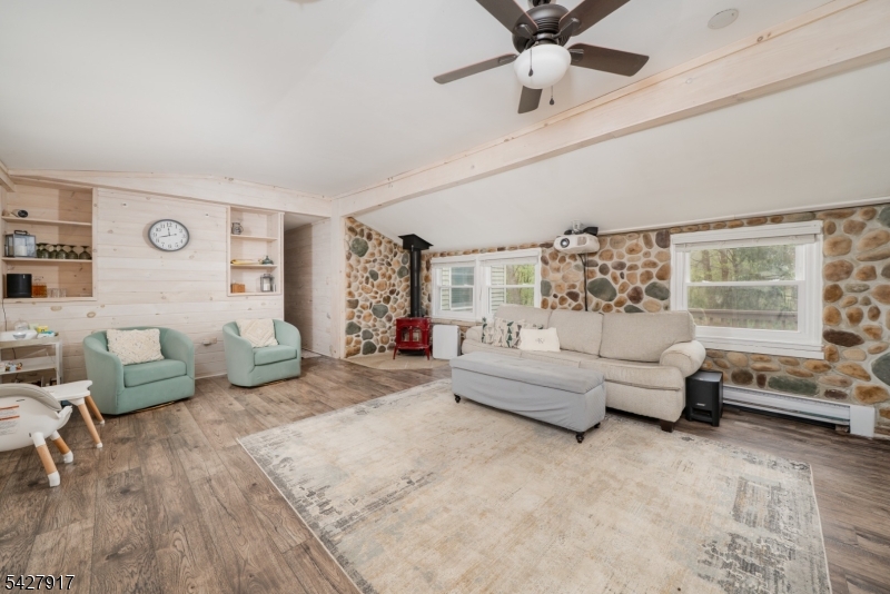 12 Timbercroft Rd