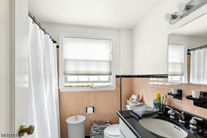 unit 1 right side full bath