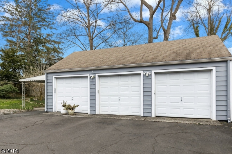 3 car garage