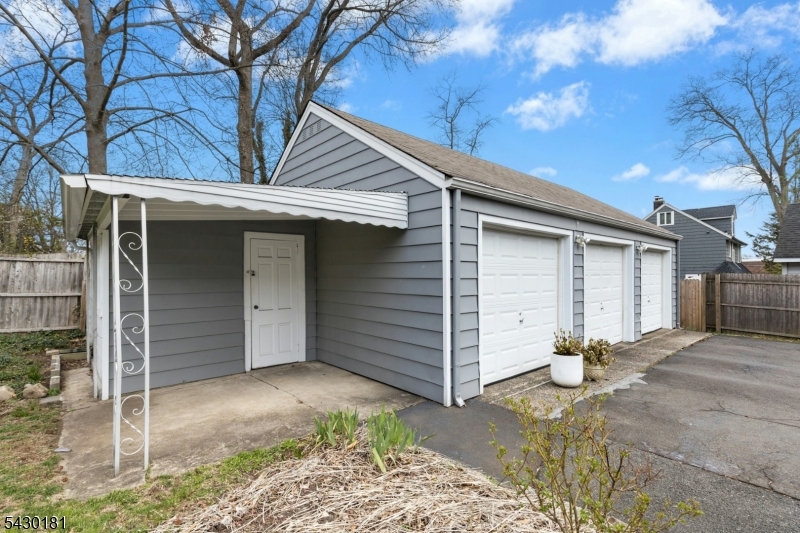 3 car garage