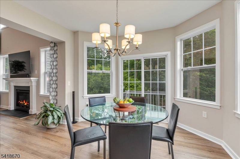 KITCHEN EATING AREA