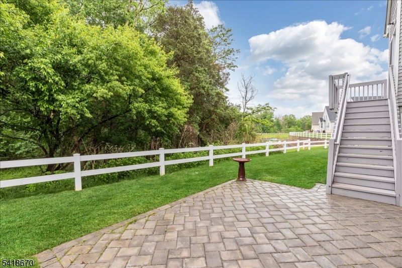 BACKYARD/PATIO