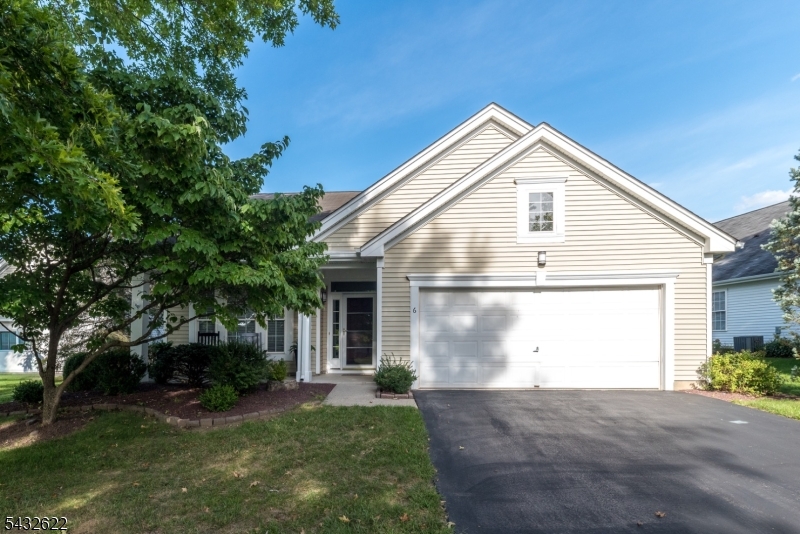 6 Weybourne Ln