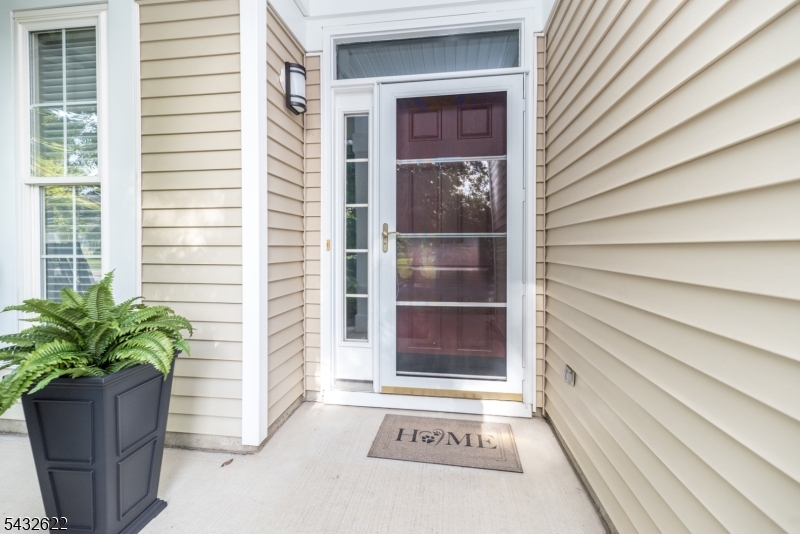 6 Weybourne Ln