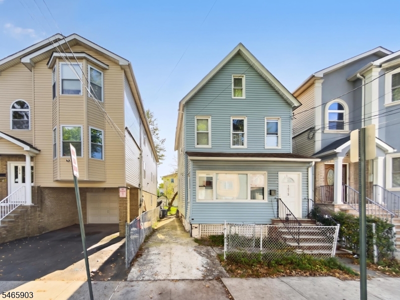 1018 Anna St