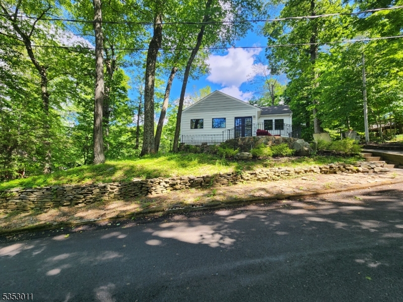 7 Raccoon Island Rd