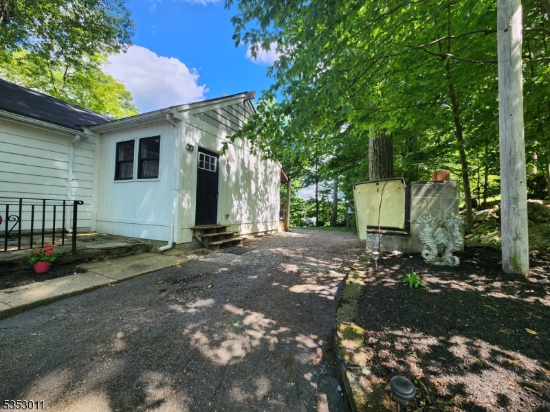 7 Raccoon Island Rd