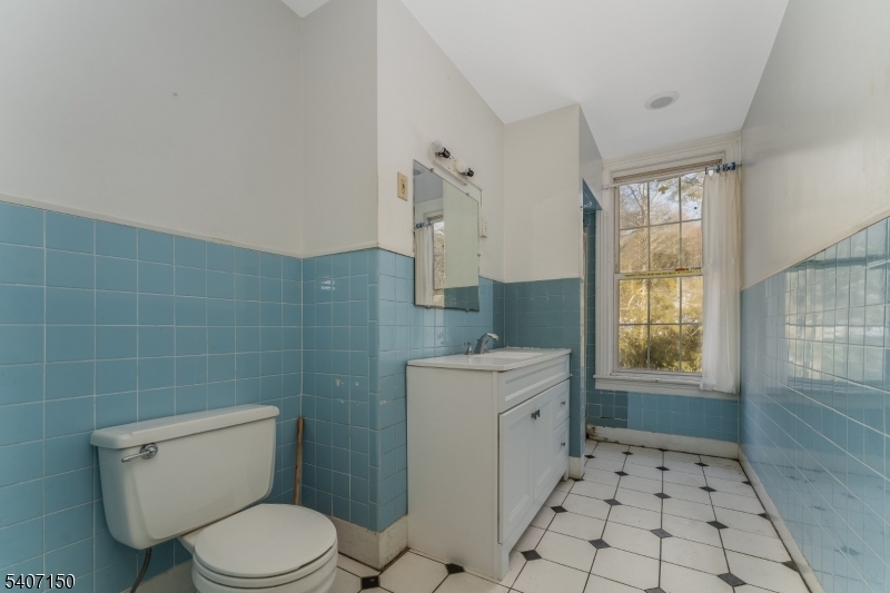 2nd floor bathroom
