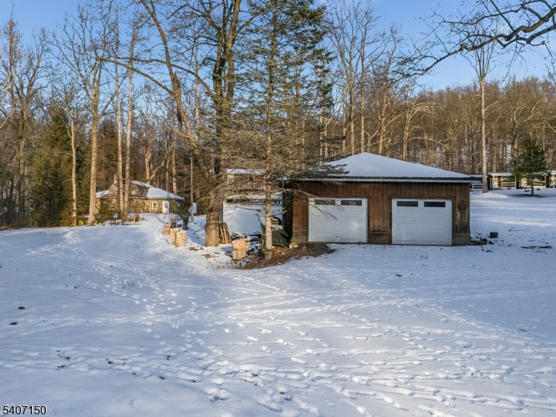 Garage/Out Building
