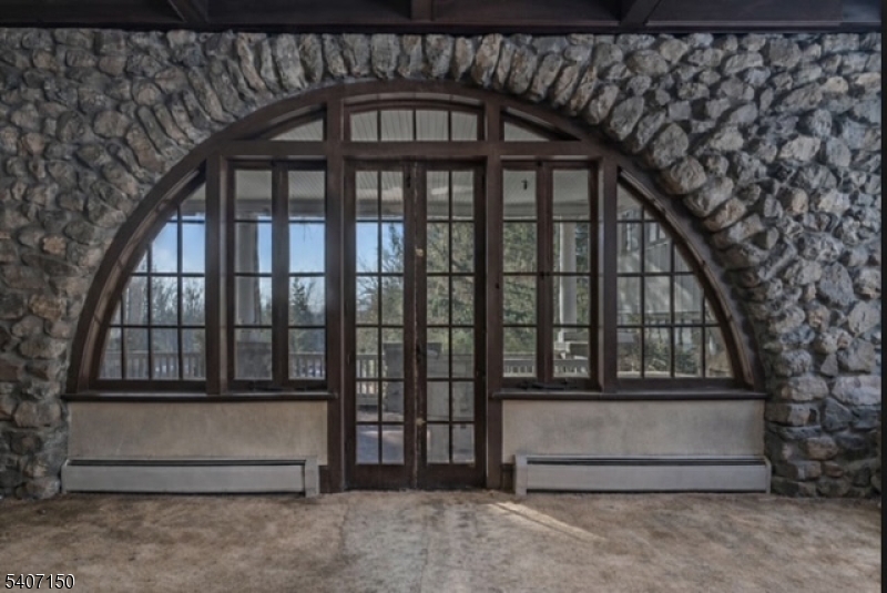 Den/Gathering Room