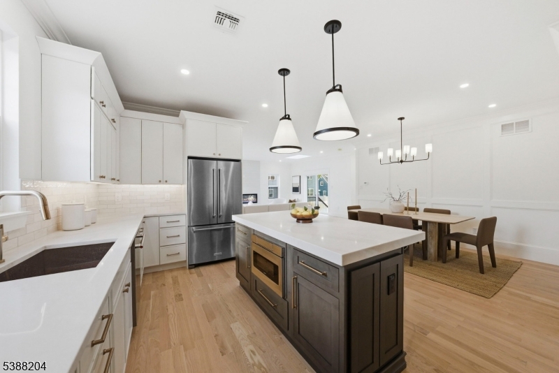 Flowing open concept floorplan