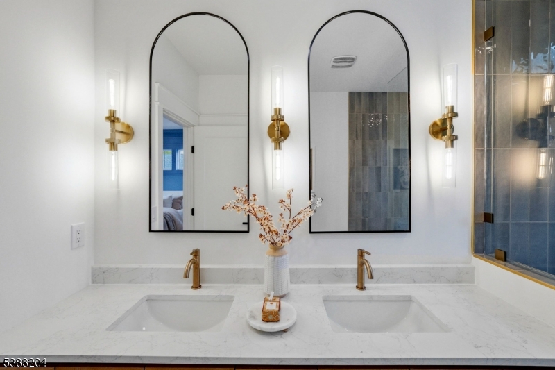 Sconce lighting