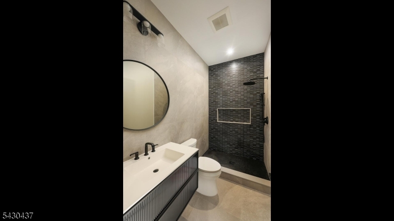 Lower level full bath