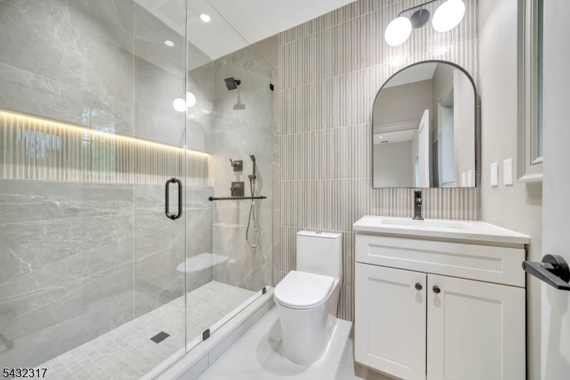 Bed 5 Bath