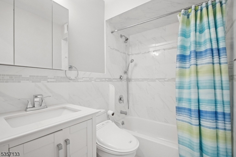 2nd Floor - Hall Bathroom