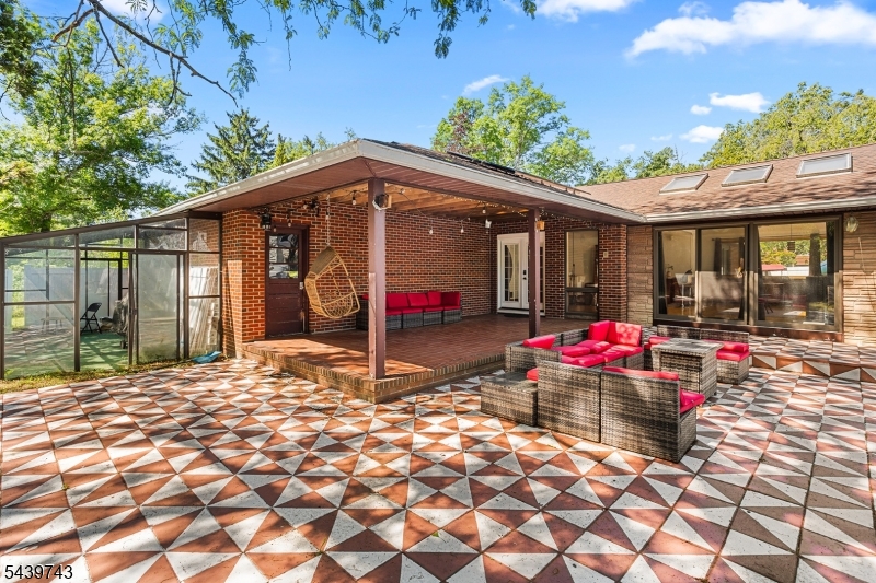 88 Tall Oaks Dr