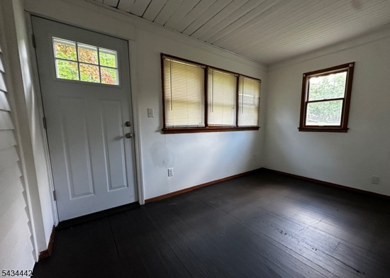 Foyer 3 Season Covered FPorch