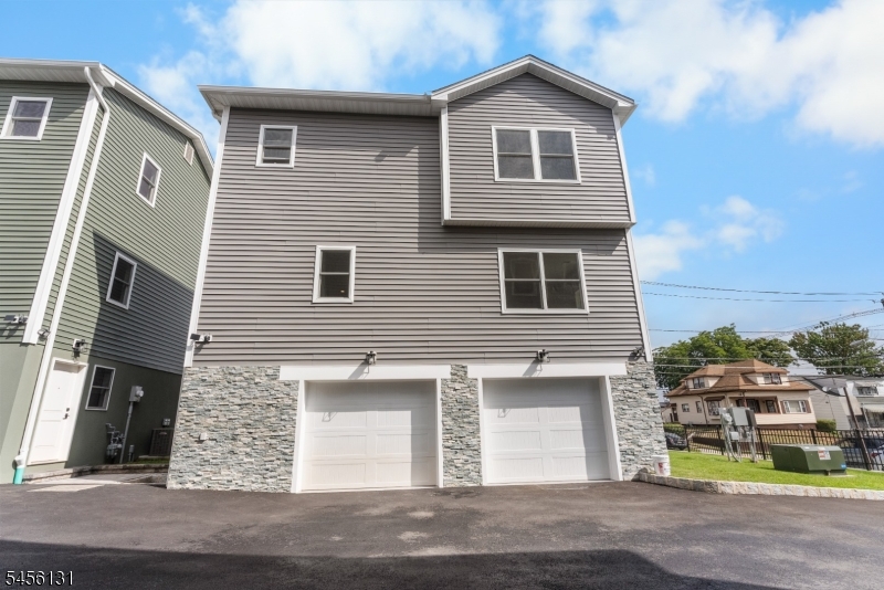 382 5th Ave