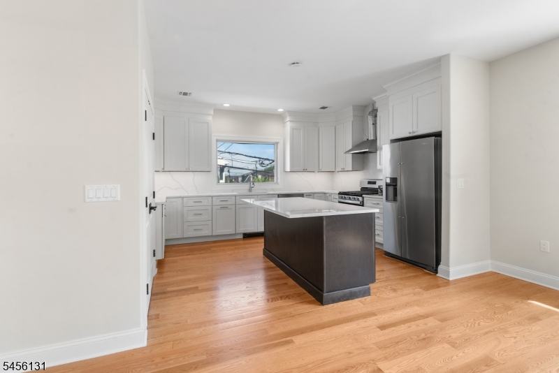 382 5th Ave