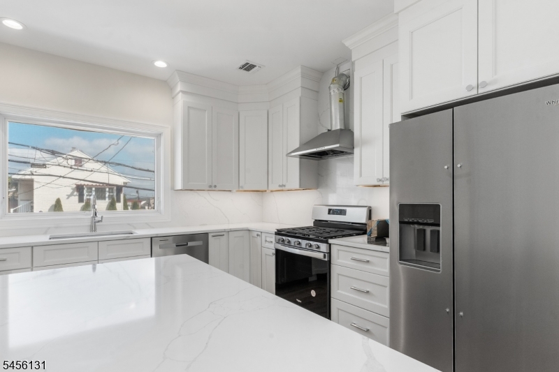 382 5th Ave