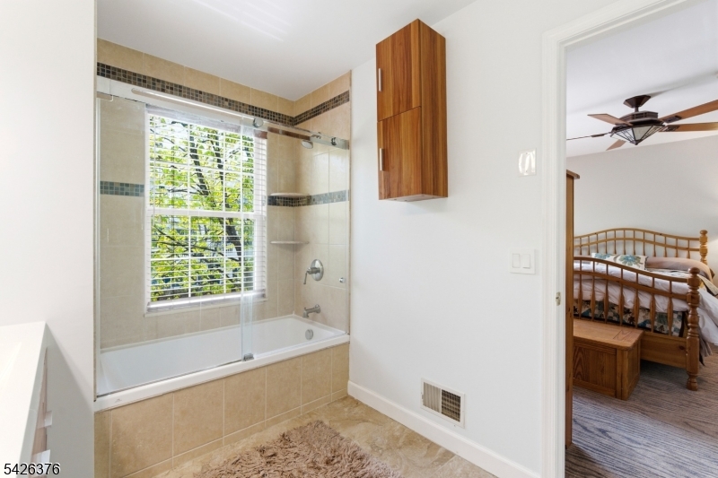 Suite Full Bath