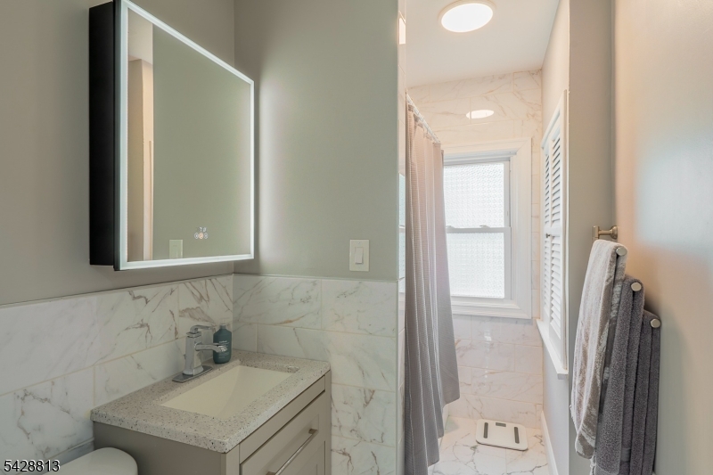 Full Hall Bath