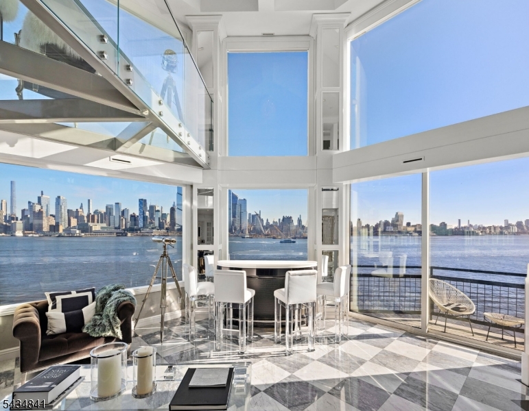 600 Harbor 1079