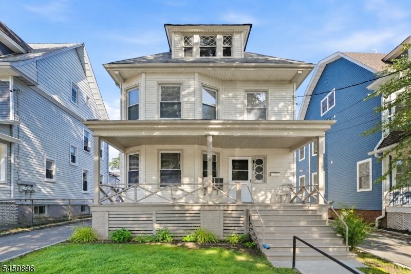 888 Lake St