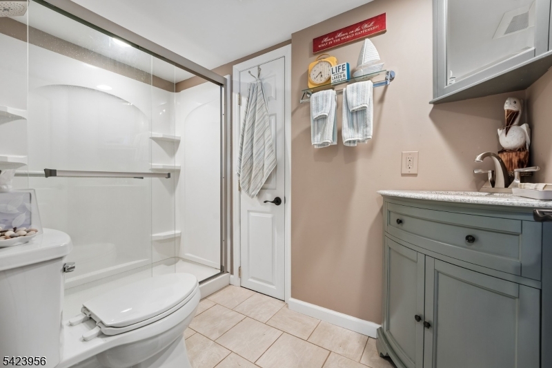 Full Bathroom #2