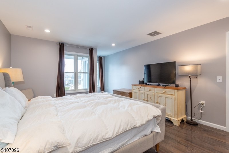 _Primary Bedroom
