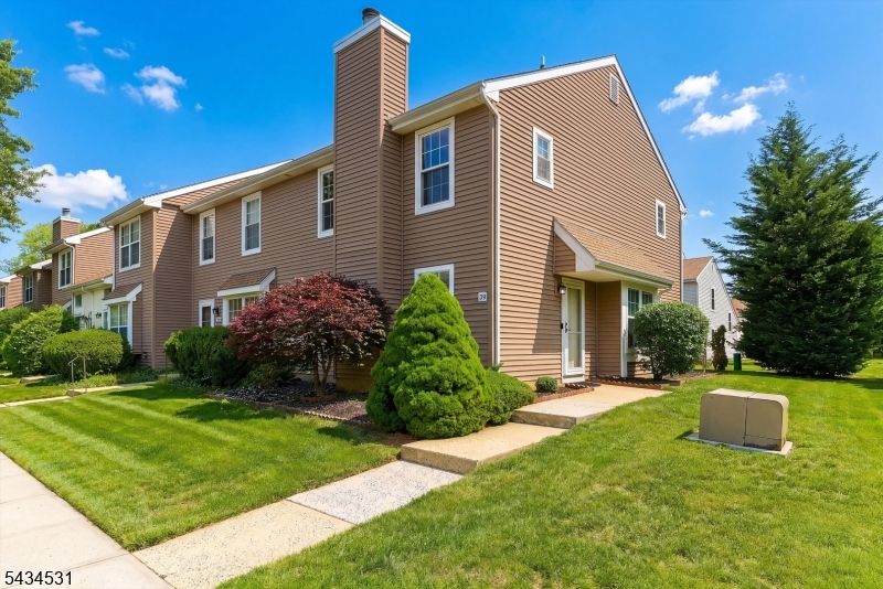 39 Canterbury Cir, Franklin Twp., NJ 08873 Listing Photo  0