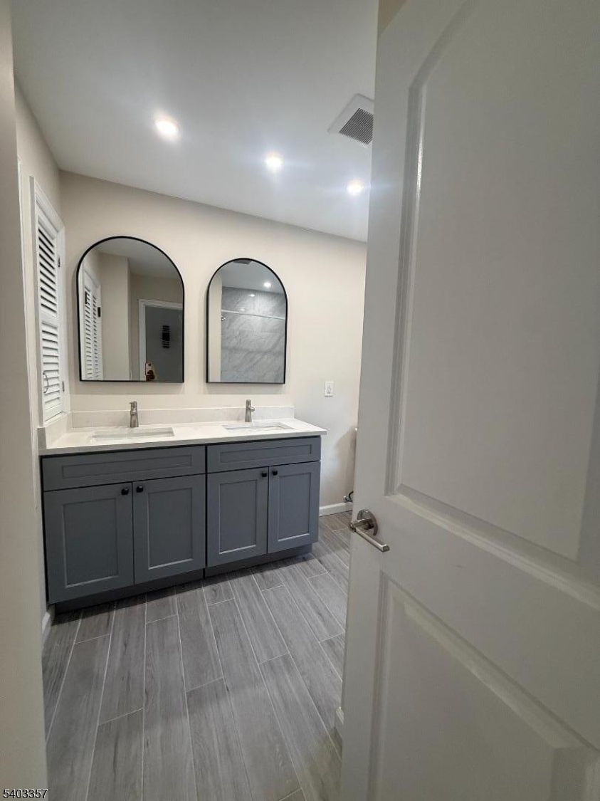 Main Bathroom 1st Floor