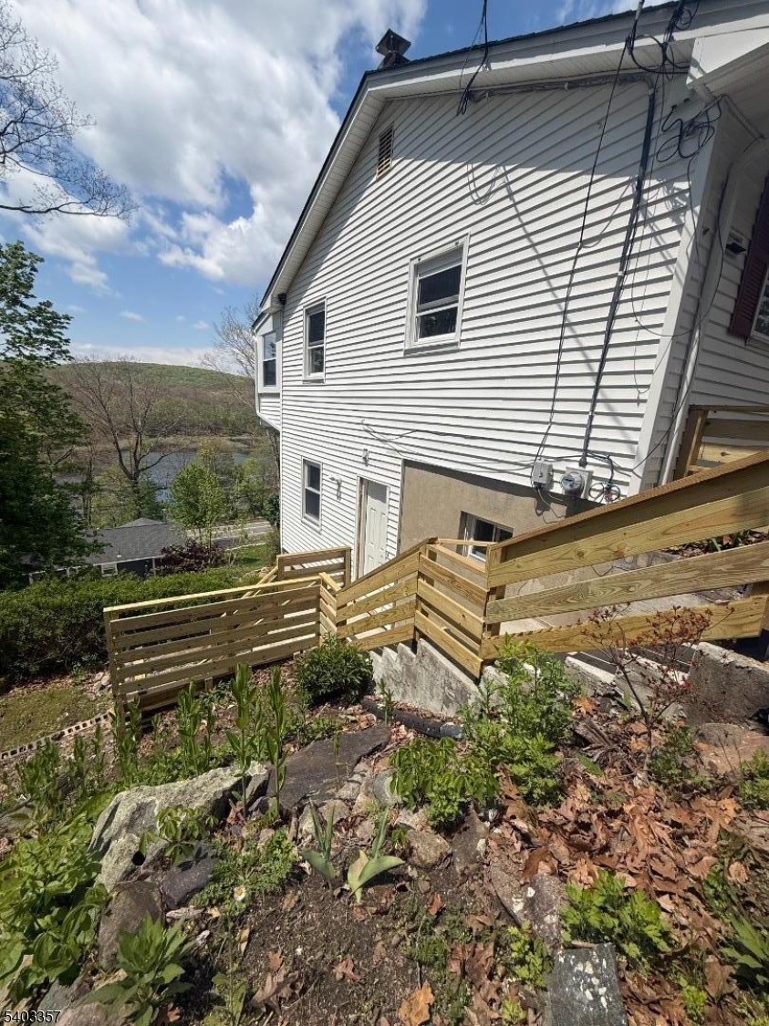 Side View/House