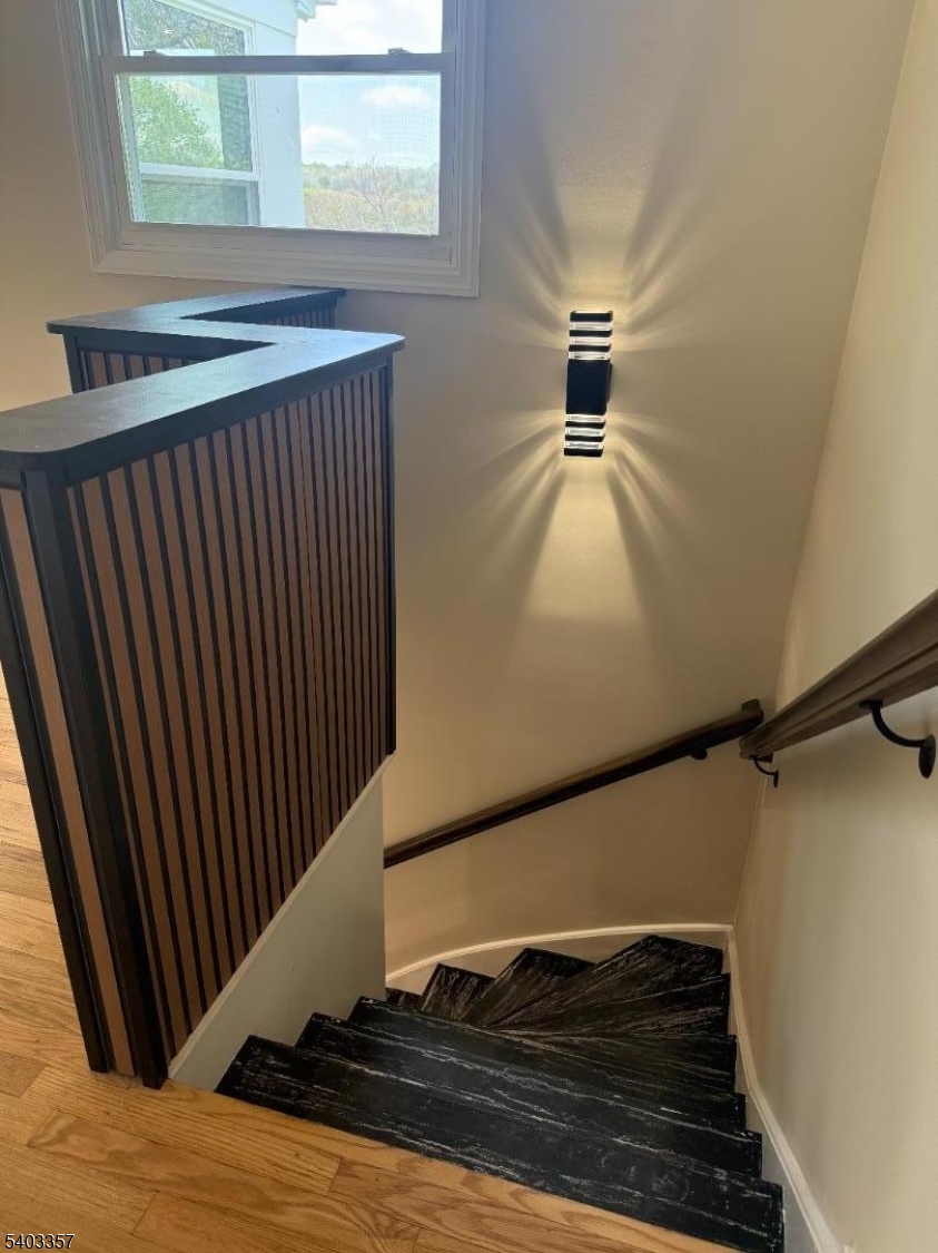 Staircase to Bsmt
