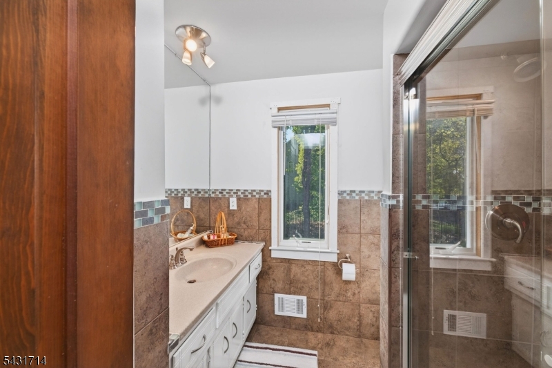 2nd Floor Bath