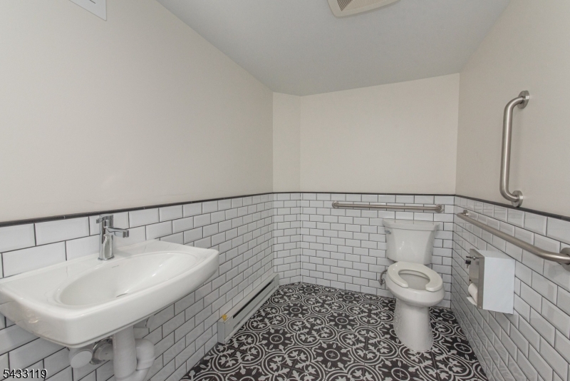 Bathroon - Unit 3