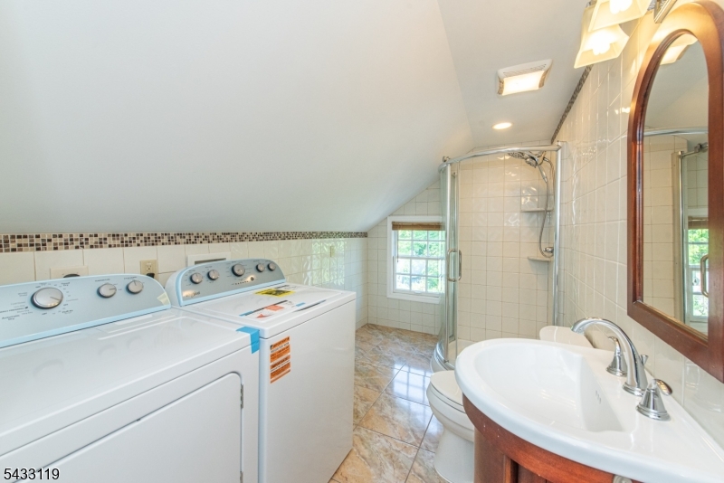 Bathroom - Laundry room