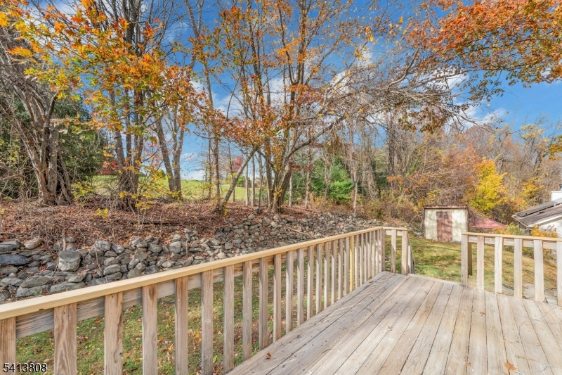 2nd fl deck - level upper yard