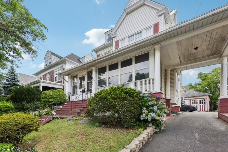 711 Degraw Ave