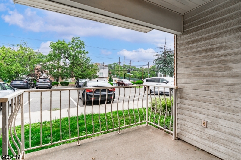100 W Grand St