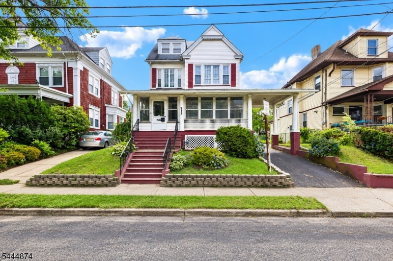 711 Degraw Ave