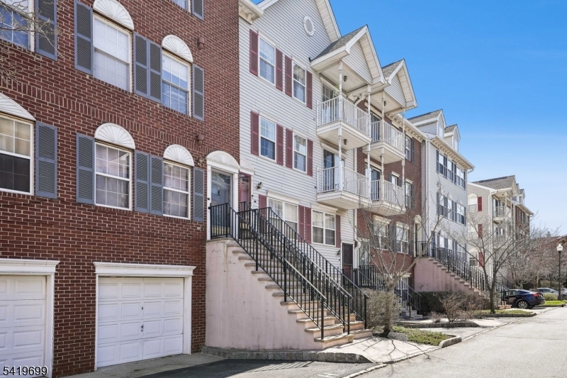 48 Cornerstone Ln