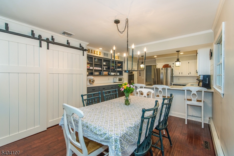 Kitchen Dining Area
