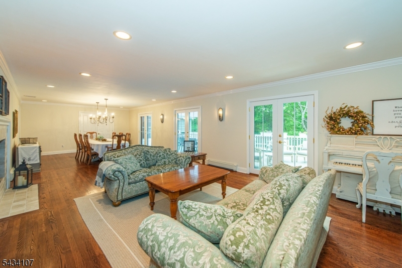 LR/DR-Open Floor Plan
