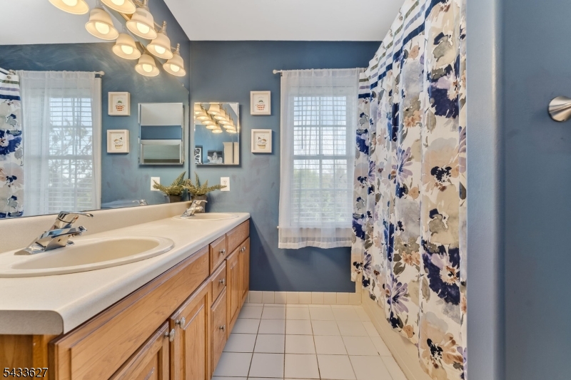 MAIN HALL FULL BATH