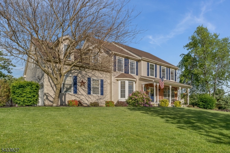 COVERED FRONT PORCH