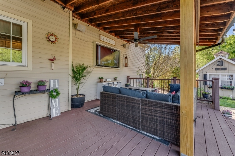 COVERED DECK