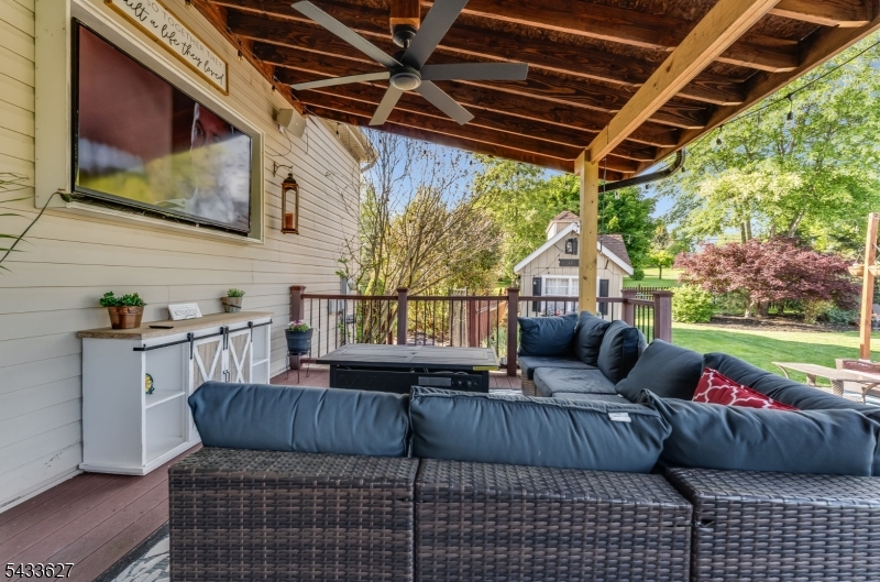 COVERED DECK