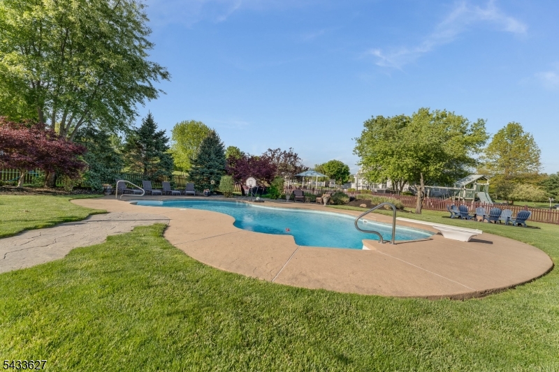 IN-GROUND POOL