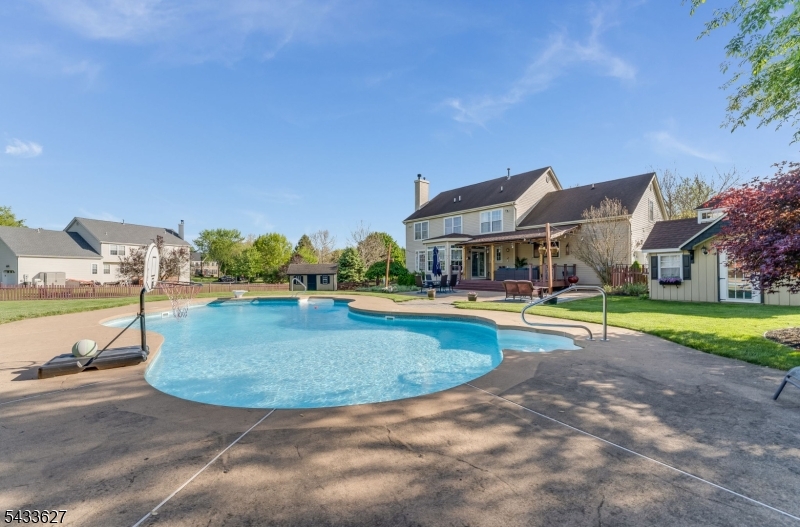 IN-GROUND POOL